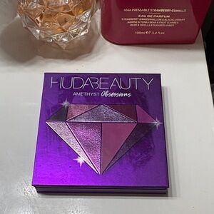 HUDA BEAUTY Amethyst Obsessions Purple Eyeshadow Palette